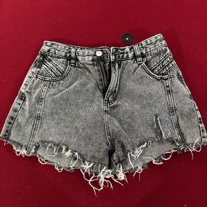 Vestique black distressed denim shorts size medium